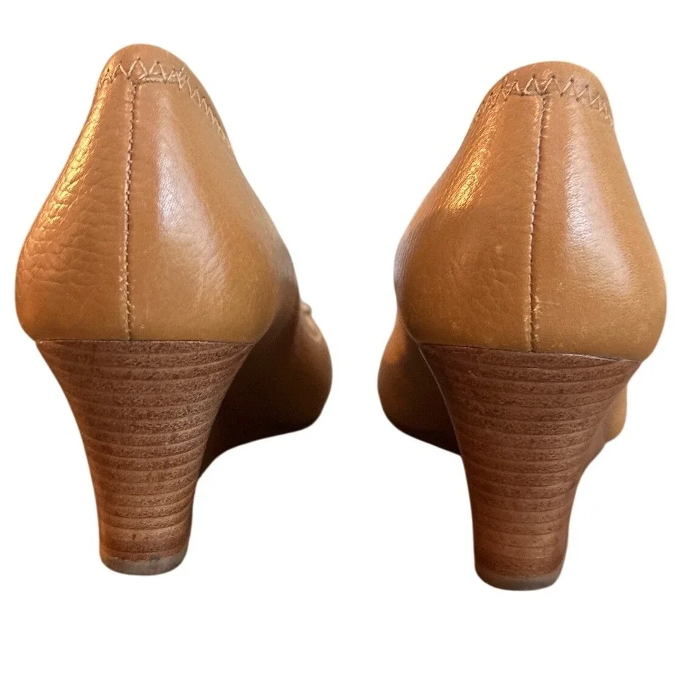 Tory Burch Sally 2 Wedge Pumps Tan Brown Leather Gold Logo Size 7
